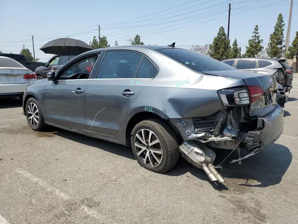 3VWDB7AJ8HM394302 2017 VOLKSWAGEN JETTA - Image 2