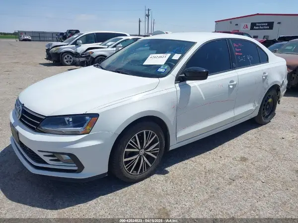 3VWDB7AJ8JM203807 2018 VOLKSWAGEN JETTA - Image 2