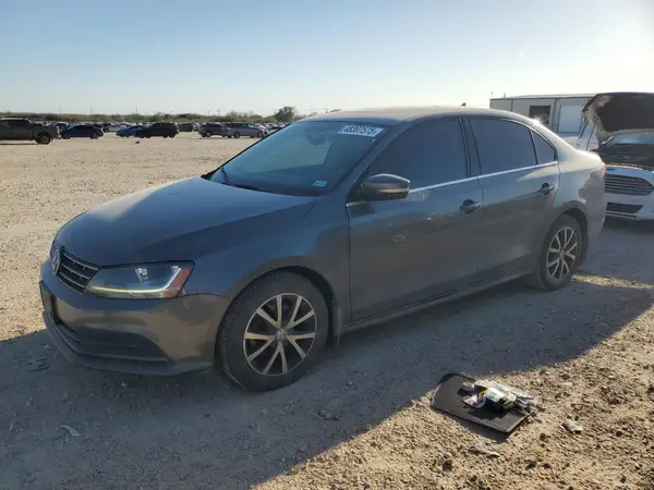 3VWDB7AJ8JM208957 2018 VOLKSWAGEN JETTA - Image 1