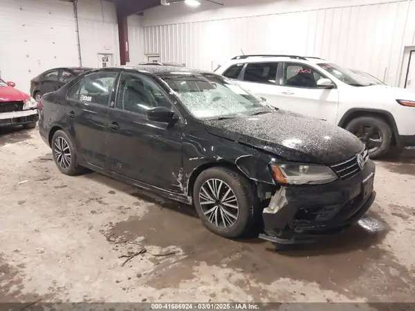 3VWDB7AJ8JM211017 2018 VOLKSWAGEN JETTA - Image 1