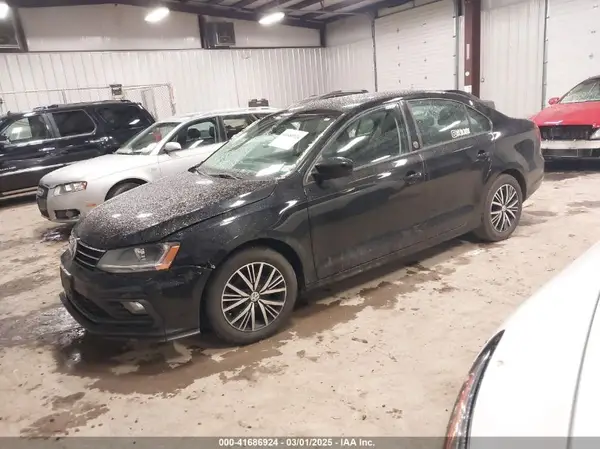 3VWDB7AJ8JM211017 2018 VOLKSWAGEN JETTA - Image 2