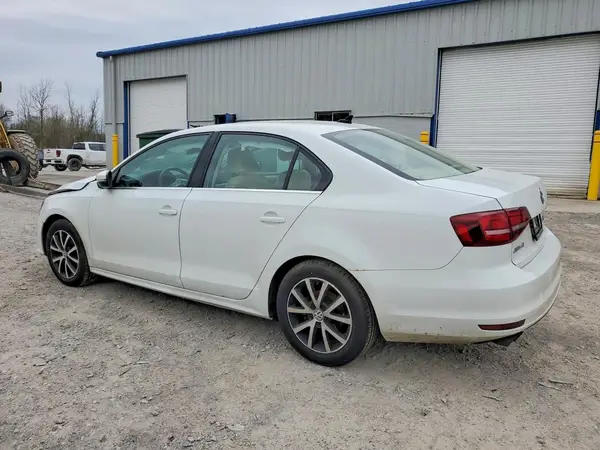 3VWDB7AJ8JM213317 2018 VOLKSWAGEN JETTA - Image 2