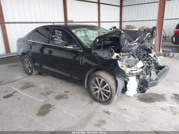 3VWDB7AJ8JM221479 2018 VOLKSWAGEN JETTA - Image 1