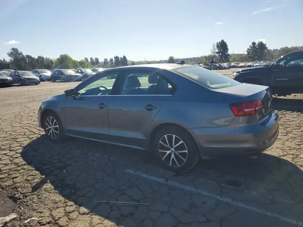 3VWDB7AJ8JM233213 2018 VOLKSWAGEN JETTA - Image 2