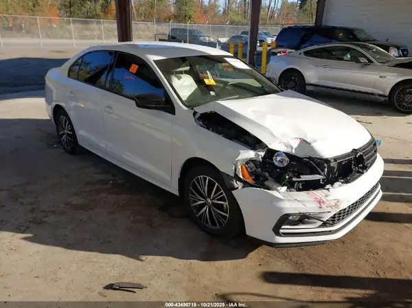 3VWDB7AJ8JM238038 2018 VOLKSWAGEN JETTA - Image 1