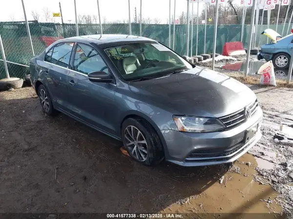 3VWDB7AJ8JM239030 2018 VOLKSWAGEN JETTA - Image 1