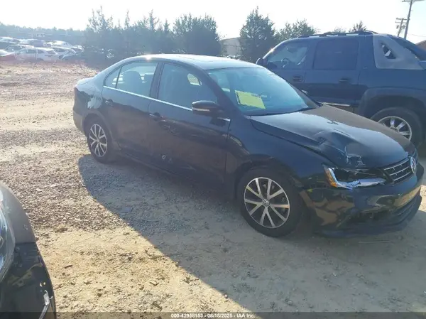 3VWDB7AJ8JM246401 2018 VOLKSWAGEN JETTA - Image 1