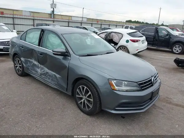 3VWDB7AJ8JM258144 2018 VOLKSWAGEN JETTA - Image 1
