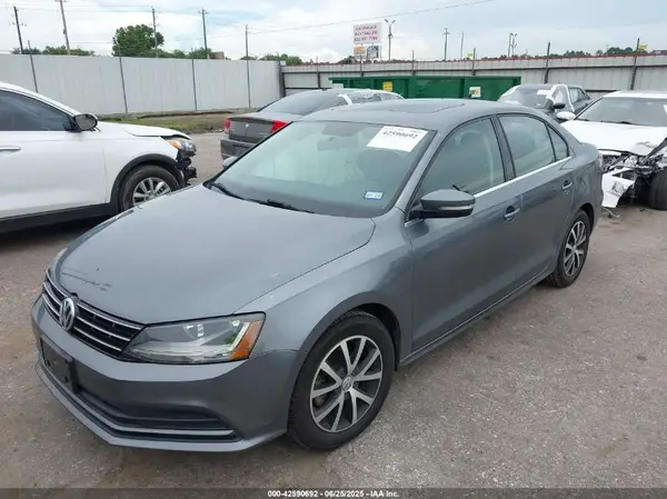 3VWDB7AJ8JM258144 2018 VOLKSWAGEN JETTA - Image 2