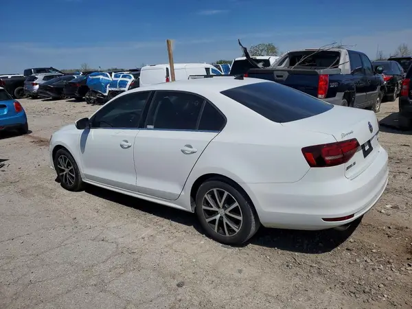 3VWDB7AJ8JM261707 2018 VOLKSWAGEN JETTA - Image 2