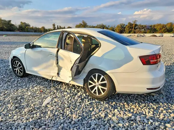 3VWDB7AJ9HM227852 2017 VOLKSWAGEN JETTA - Image 2