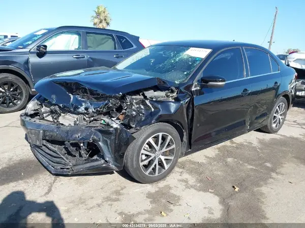 3VWDB7AJ9HM261676 2017 VOLKSWAGEN JETTA - Image 2