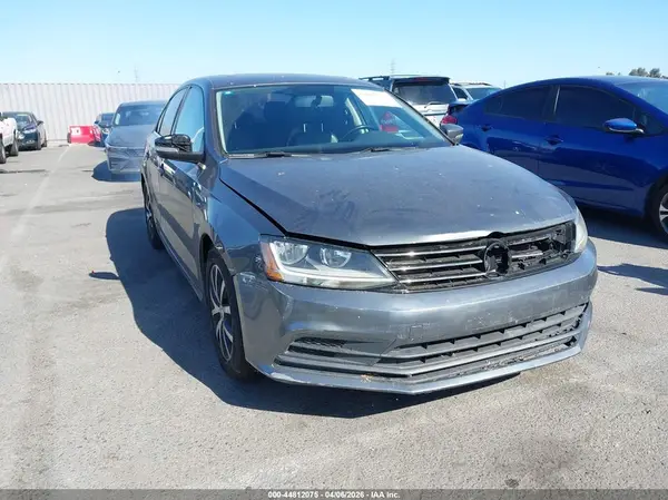 3VWDB7AJ9HM263198 2017 VOLKSWAGEN JETTA - Image 1