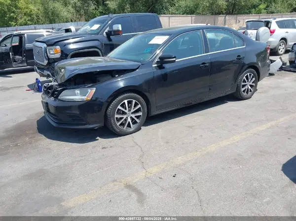 3VWDB7AJ9HM295682 2017 VOLKSWAGEN JETTA - Image 2