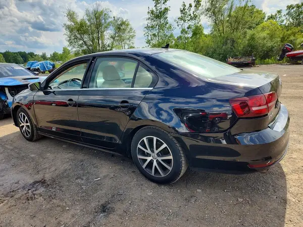3VWDB7AJ9HM339597 2017 VOLKSWAGEN JETTA - Image 2