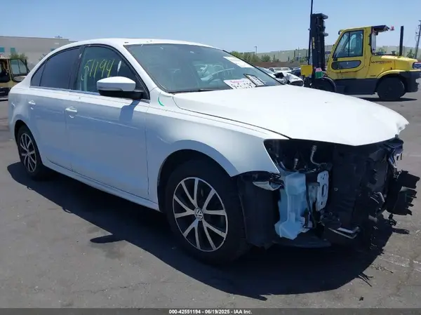 3VWDB7AJ9HM398293 2017 VOLKSWAGEN JETTA - Image 1