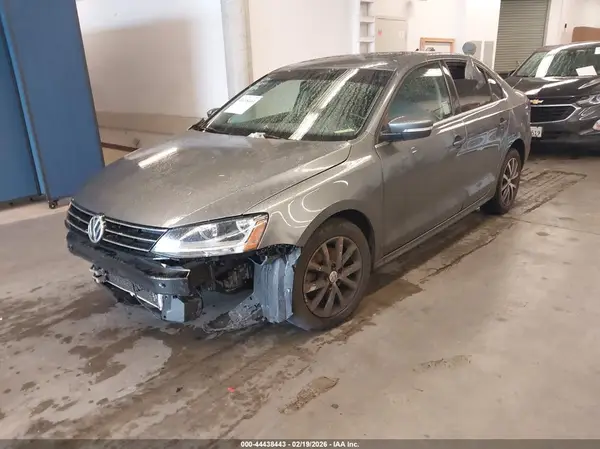 3VWDB7AJ9HM412385 2017 VOLKSWAGEN JETTA - Image 2