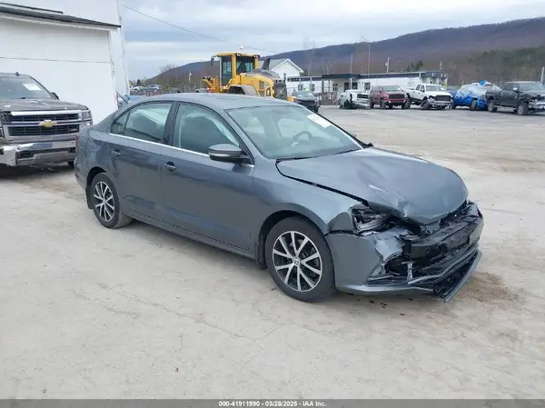 3VWDB7AJ9JM204786 2018 VOLKSWAGEN JETTA - Image 1