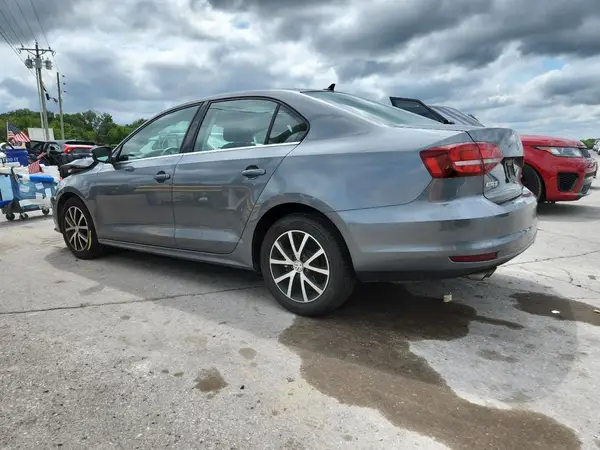 3VWDB7AJ9JM220857 2018 VOLKSWAGEN JETTA - Image 2