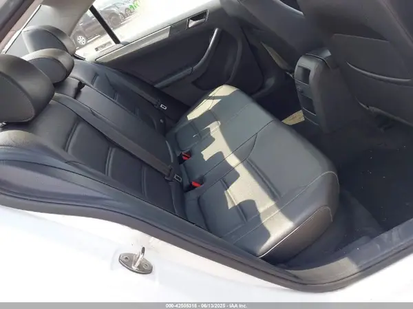 3VWDB7AJ9JM236198 2018 VOLKSWAGEN JETTA - Image 8