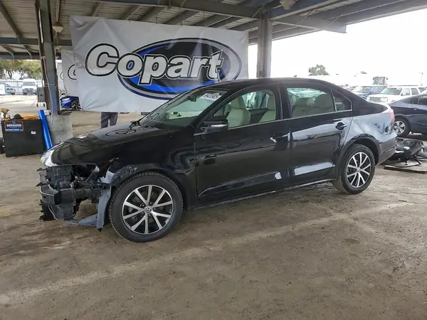 3VWDB7AJ9JM257150 2018 VOLKSWAGEN JETTA - Image 1