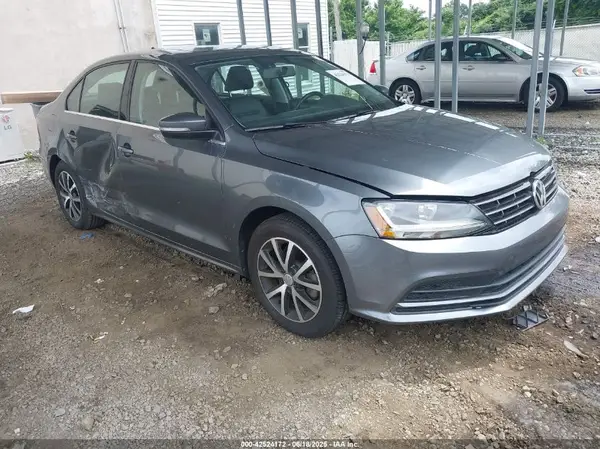 3VWDB7AJ9JM258590 2018 VOLKSWAGEN JETTA - Image 1