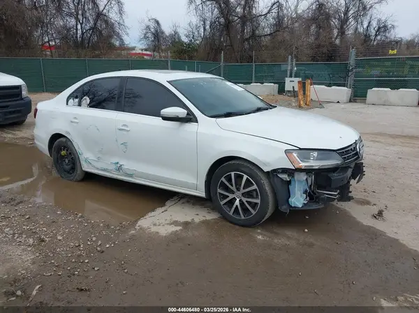 3VWDB7AJ9JM260856 2018 VOLKSWAGEN JETTA - Image 1