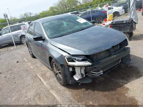 3VWDB7AJXJM219121 2018 VOLKSWAGEN JETTA - Image 1