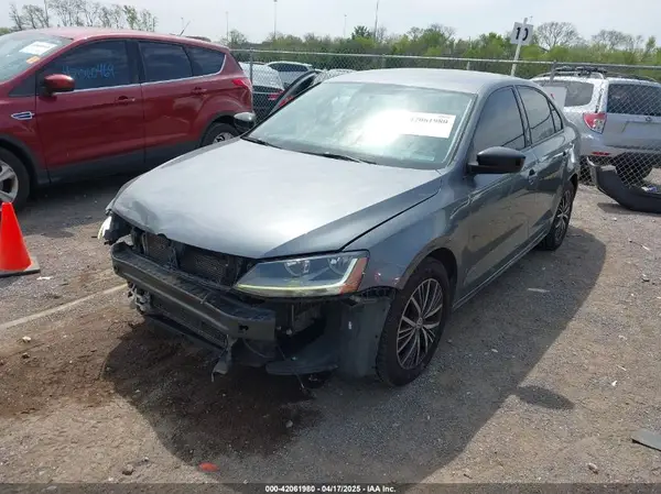 3VWDB7AJXJM219121 2018 VOLKSWAGEN JETTA - Image 2