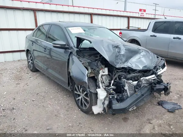 3VWDB7AJXJM233259 2018 VOLKSWAGEN JETTA - Image 1