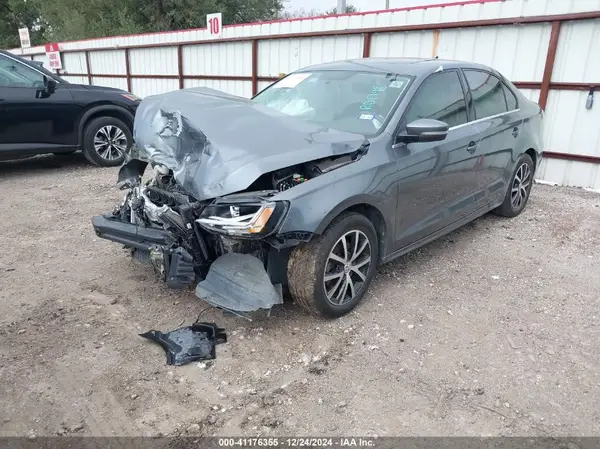 3VWDB7AJXJM233259 2018 VOLKSWAGEN JETTA - Image 2