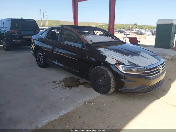 3VWE57BU0KM256782 2019 VOLKSWAGEN JETTA - Image 1