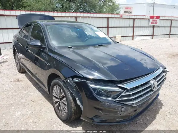 3VWE57BU3KM226899 2019 VOLKSWAGEN JETTA - Image 1