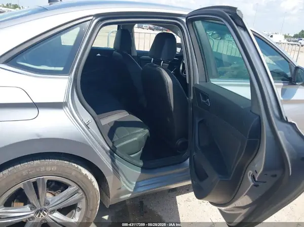 3VWEM7BU6RM058205 2024 VOLKSWAGEN JETTA - Image 8