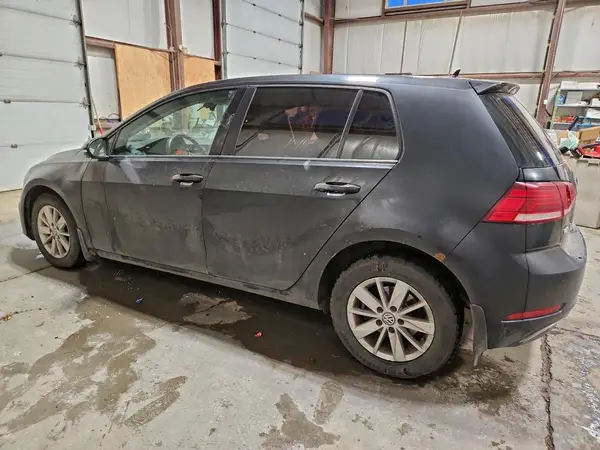 3VWG17AU4JM256417 2018 VOLKSWAGEN GOLF - Image 2