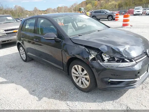 3VWG17AUXJM270810 2018 VOLKSWAGEN GOLF - Image 1