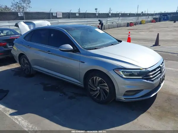 3VWG57BU3KM233747 2019 VOLKSWAGEN JETTA - Image 1