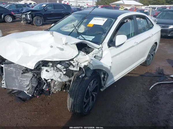 3VWGX7BU0SM083705 2025 VOLKSWAGEN JETTA - Image 2