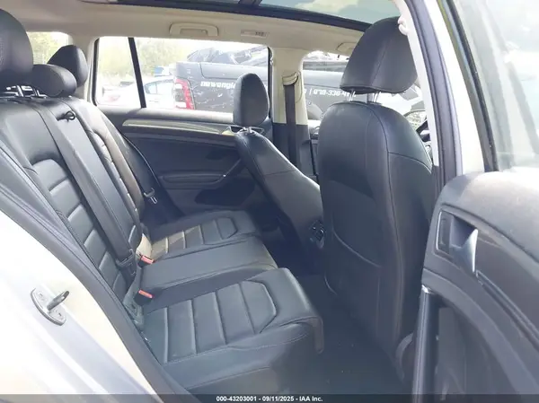 3VWH17AU0HM506041 2017 VOLKSWAGEN GOLF - Image 8