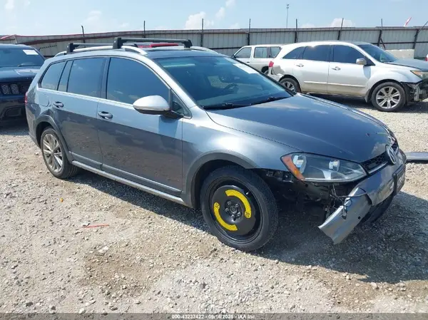 3VWH17AU0HM507206 2017 VOLKSWAGEN GOLF - Image 1