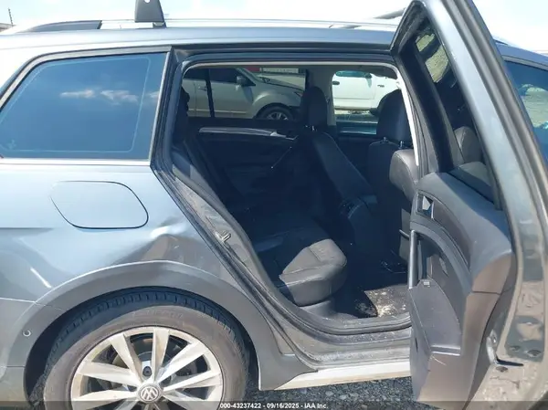 3VWH17AU0HM507206 2017 VOLKSWAGEN GOLF - Image 8