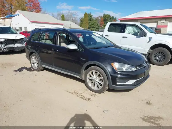 3VWH17AU0HM509182 2017 VOLKSWAGEN GOLF - Image 1