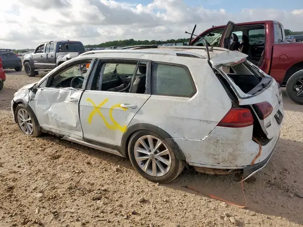 3VWH17AU0HM511109 2017 VOLKSWAGEN GOLF - Image 2