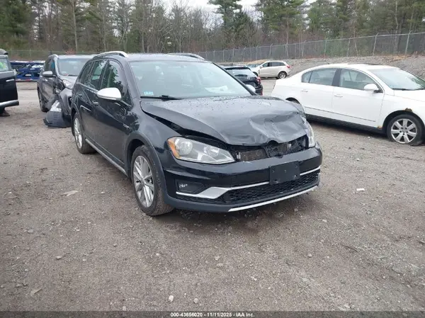 3VWH17AU0HM512860 2017 VOLKSWAGEN GOLF - Image 1