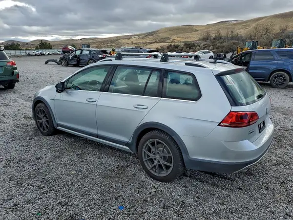 3VWH17AU0HM514124 2017 VOLKSWAGEN GOLF - Image 2