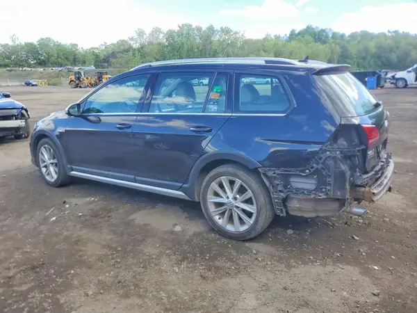 3VWH17AU0HM514706 2017 VOLKSWAGEN GOLF - Image 2