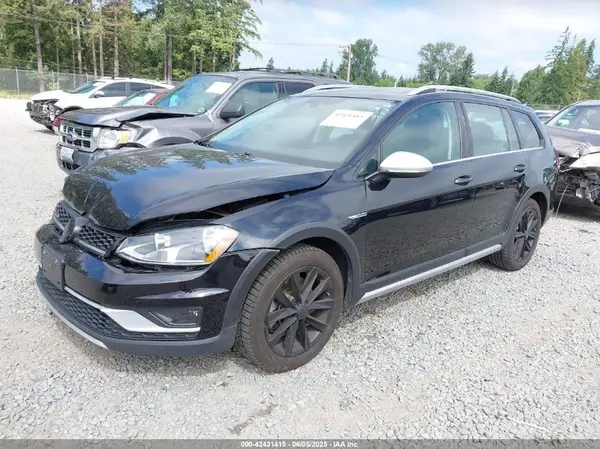 3VWH17AU0HM518609 2017 VOLKSWAGEN GOLF - Image 2