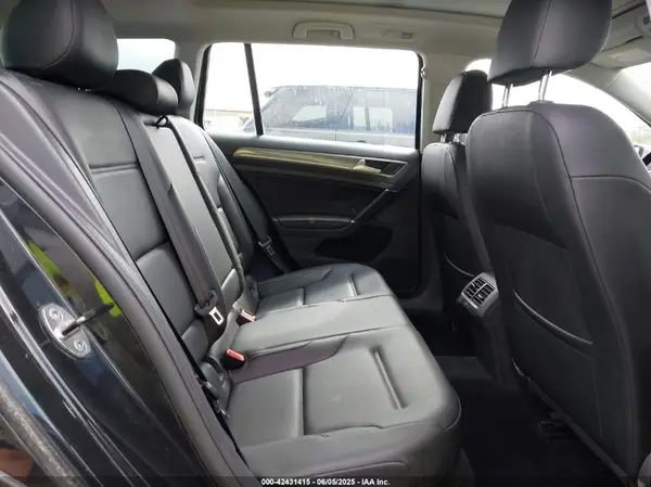 3VWH17AU0HM518609 2017 VOLKSWAGEN GOLF - Image 8