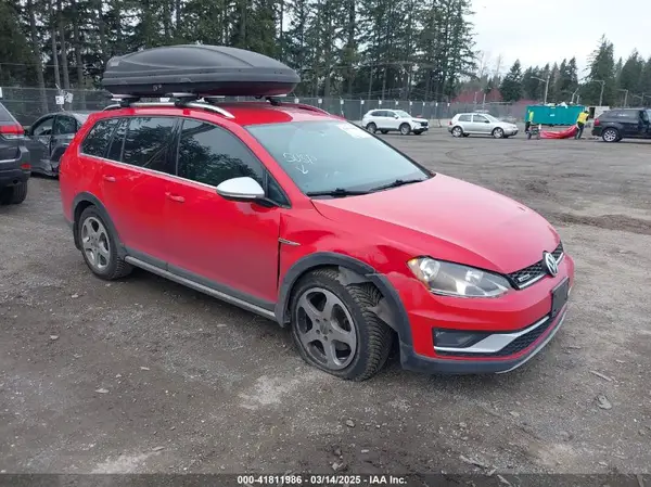 3VWH17AU0HM523034 2017 VOLKSWAGEN GOLF - Image 1