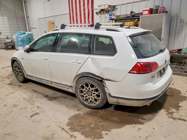3VWH17AU0HM527181 2017 VOLKSWAGEN GOLF - Image 2